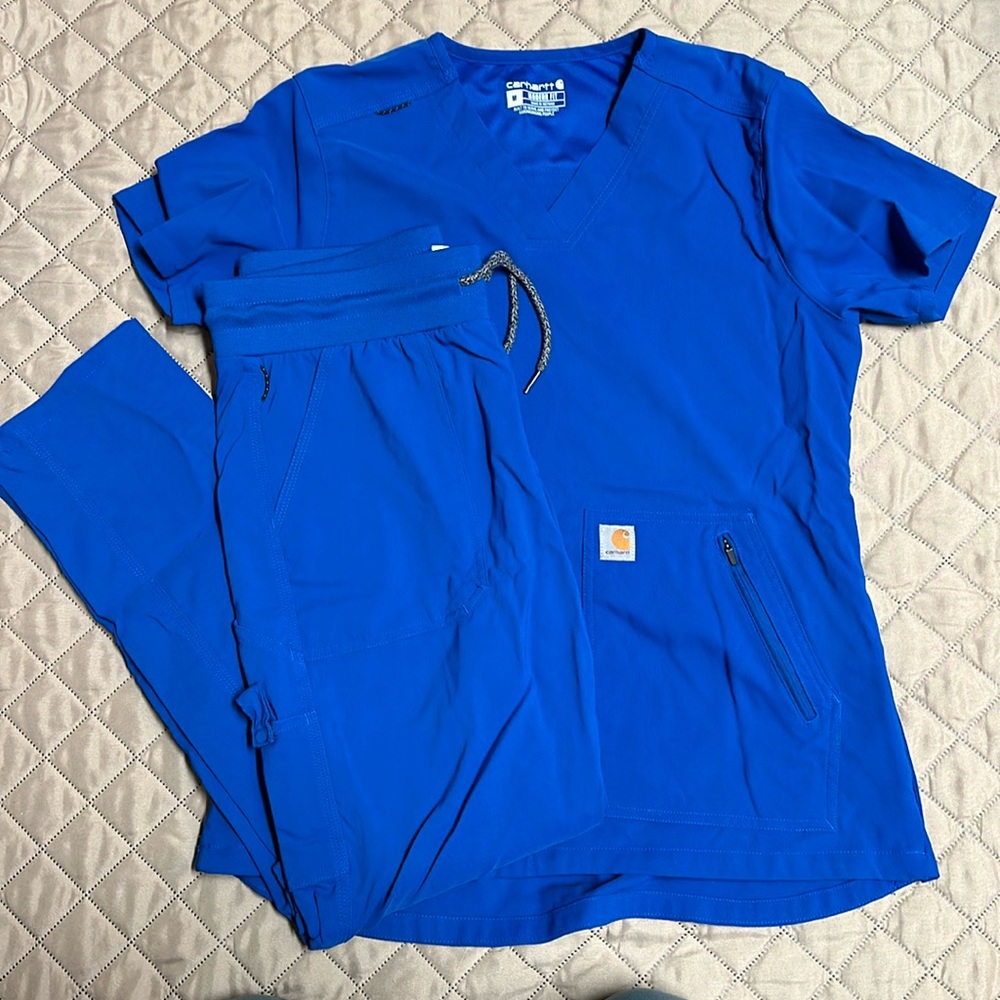 Carhartt modern fit scrub set. Like new.